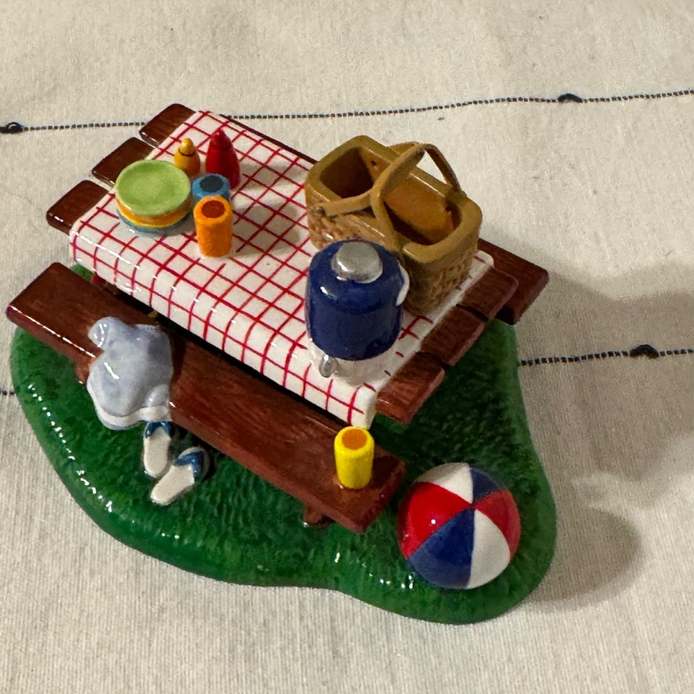 Dept 56 Snow Village - Summertime Family Picnic set of 2 Figurine Baseball 55180 - Picture 2 of 8